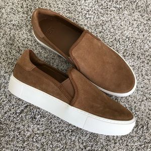 Women’s size 10 Ugg Suede Chestnut Slip on Shoes EUC!